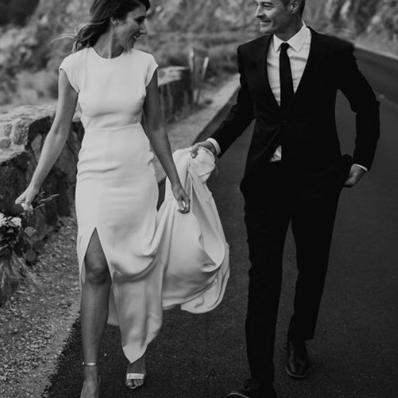 GORGEOUS “Kir” Wedding Gown by Sarah Seven - Picture 8 of 8